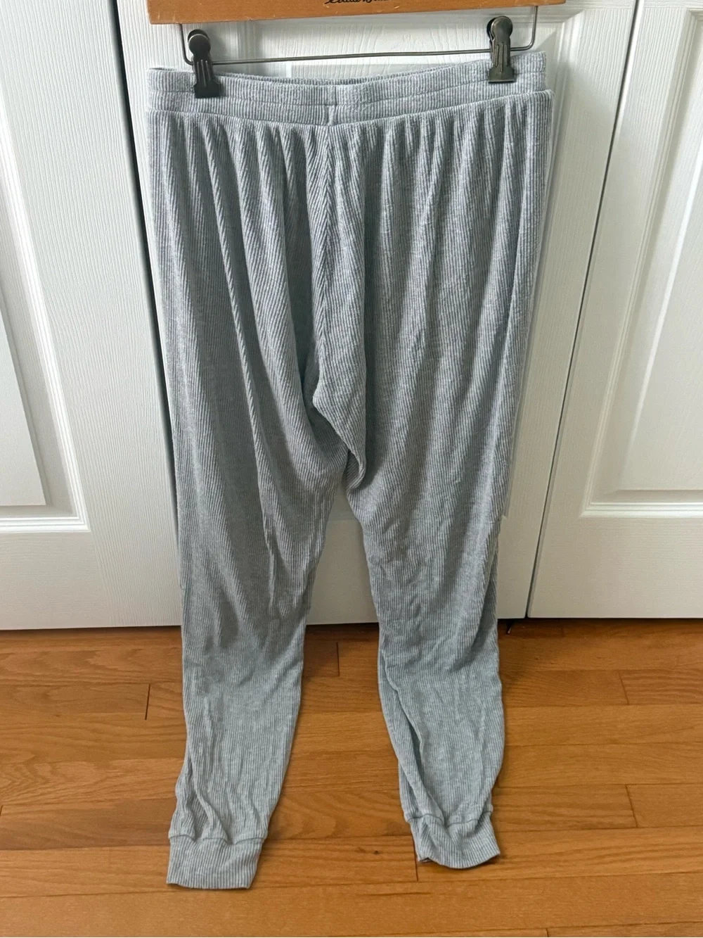 Alo Yoga Whisper Joggers in Light Gray Rib Knit